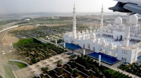 Una ripresa dall'aereo della Moschea di Abu Dhabi