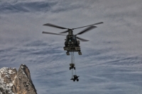 Un momento di attività operativa dell'esercito  sulle Dolomiti 