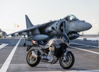 Moto Guzzi e Marina Militare celebrano il loro legame secolare