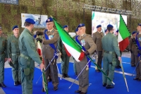 Un passaggio significato della riconsegna delle bandiere di guerra ai reggimenti dell'Aviazione dell'Esercito, a Viterbo