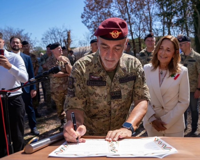 Welfare per i militari e apertura alla città