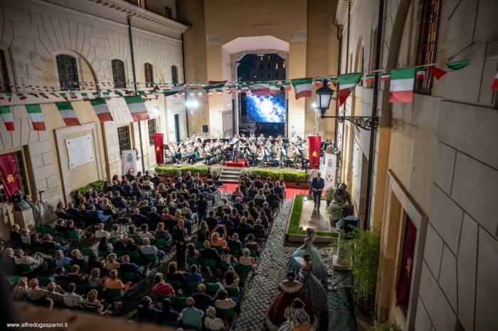 Esercito: ‘’Luci della Storia su Porta Pia’’